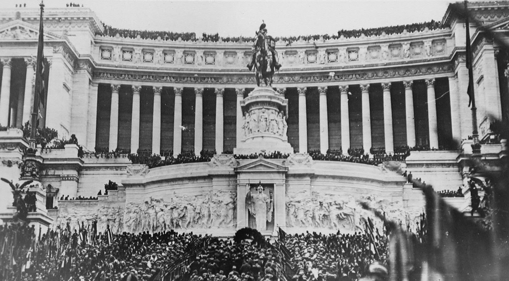 cerimonia_tumulazione_milite_ignoto_1921.jpg